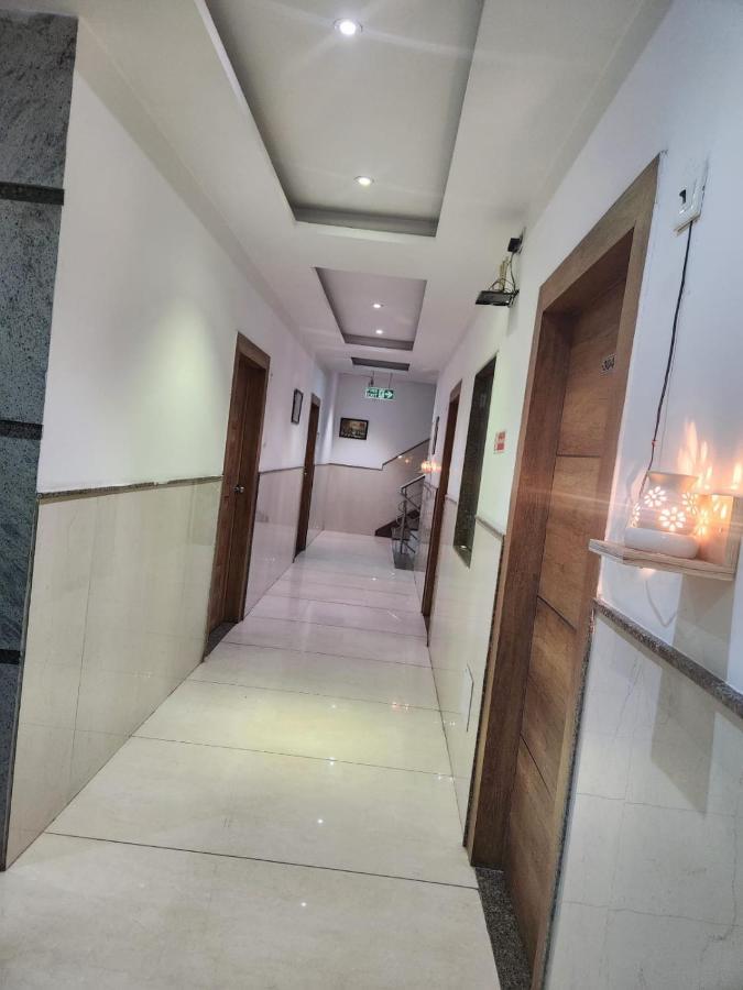 Hotel Ambe Inn By Ambience Delhi Igi Airport Нью-Дели Экстерьер фото
