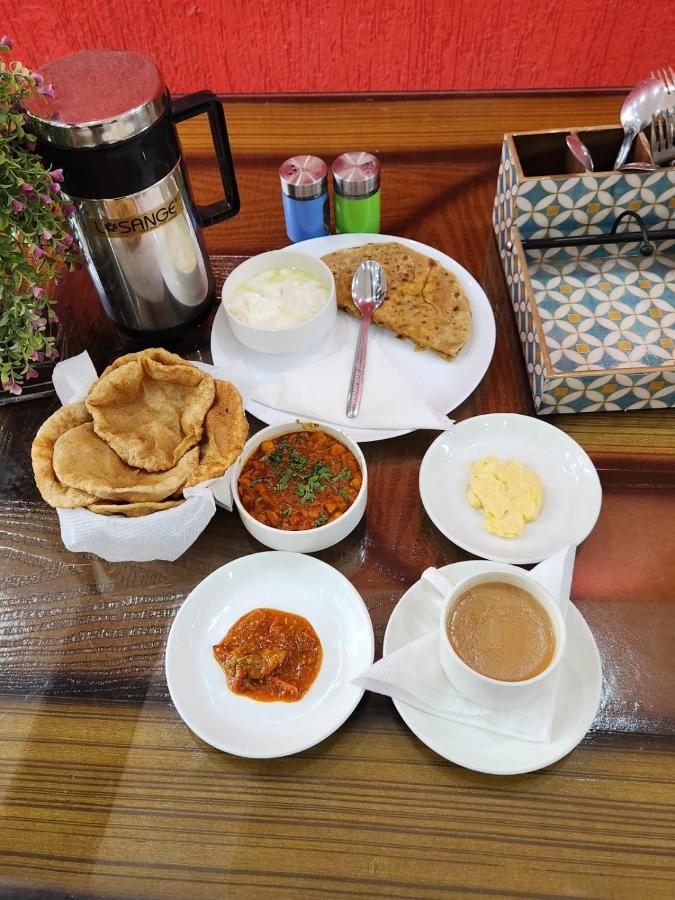 Hotel Ambe Inn By Ambience Delhi Igi Airport Нью-Дели Экстерьер фото